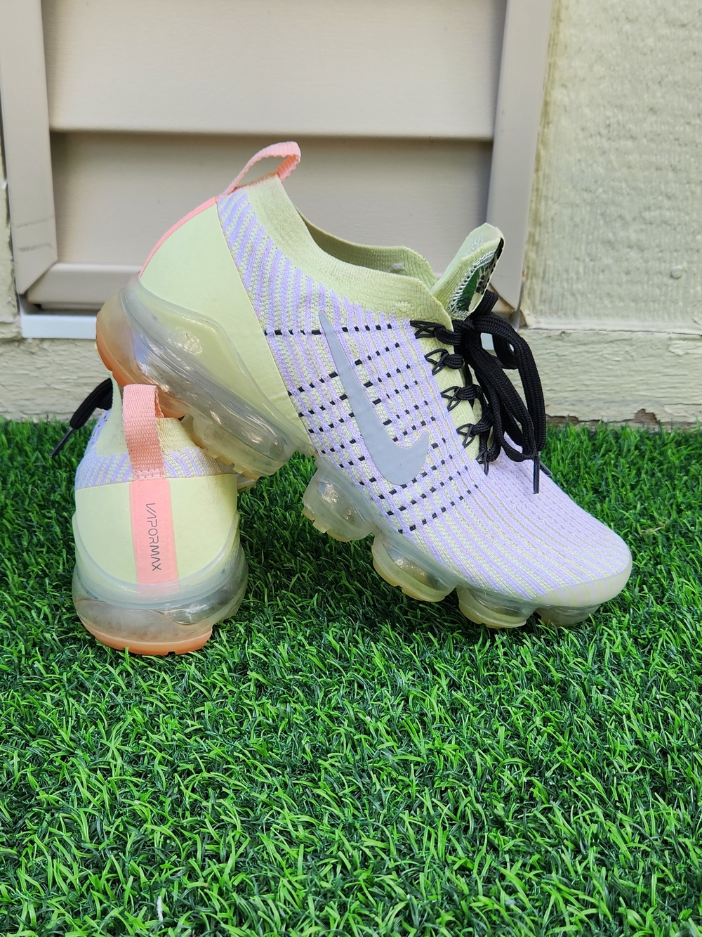 Nike Air VaporMax Flyknit Pastel Sneakers SIZE 8